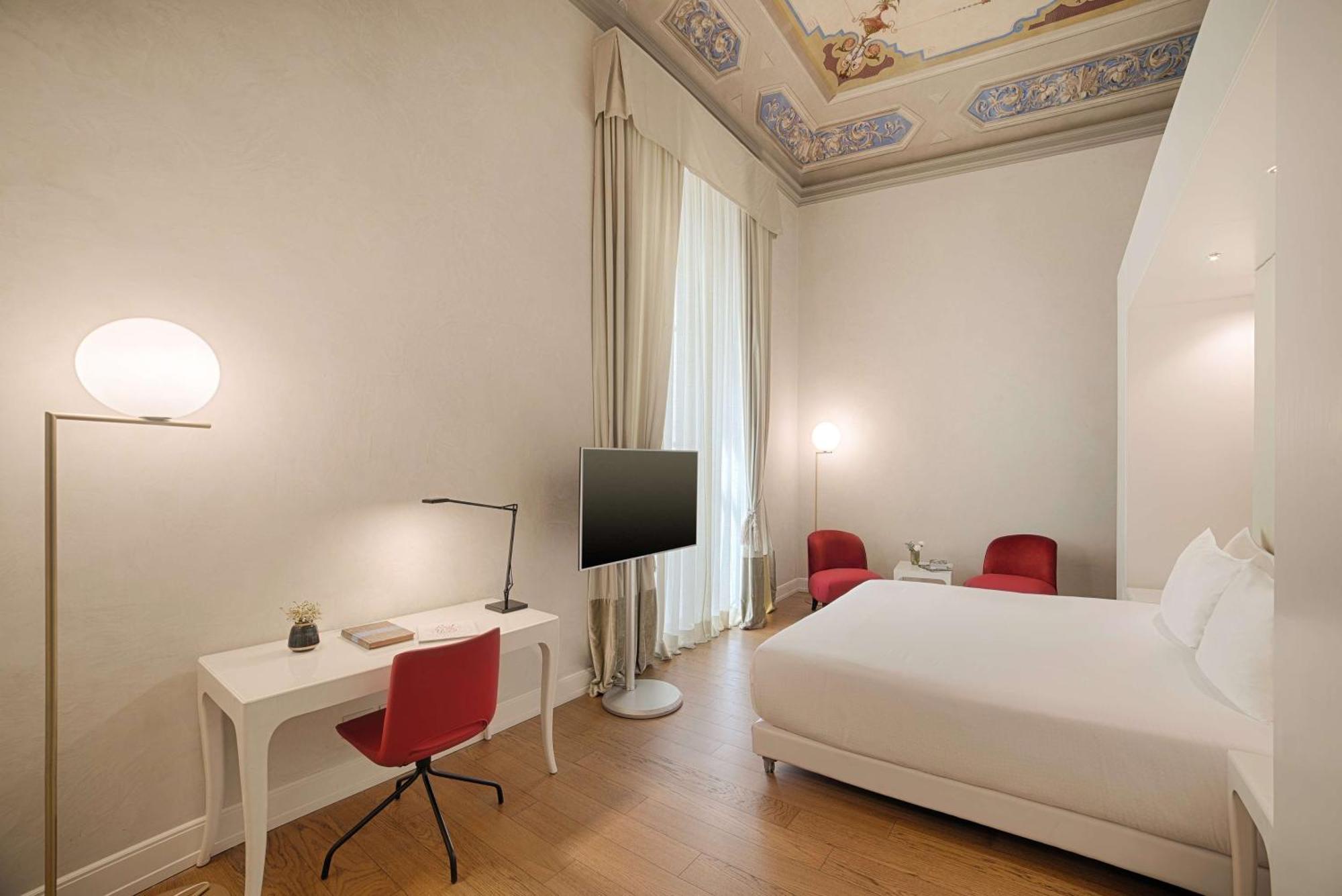 Hotel Nh Collection Porta Rossa 5*